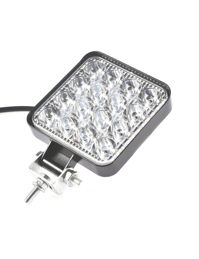 Papildoma LED lempa ant automobilio 48W